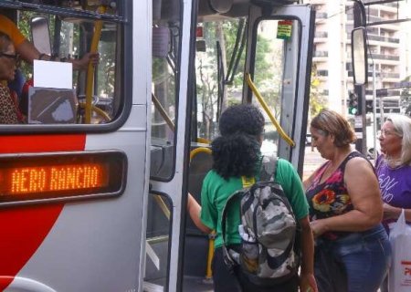 Direito de mulher descer fora do ponto dever&aacute; ser informado dentro dos &ocirc;nibus