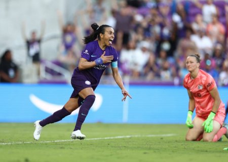 Arthur Elias projeta retorno de Marta à Seleção para amistosos no Brasil