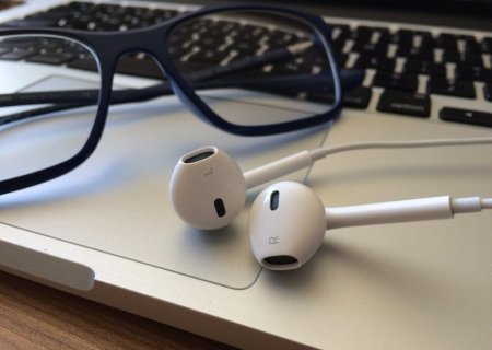 Receitas de música têm alta em 2024 com impulso de assinaturas de streaming