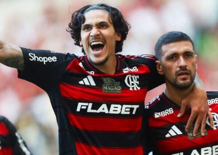 Flamengo atropela Corinthians no Maracan&atilde; e assume lideran&ccedil;a do Brasileir&atilde;o