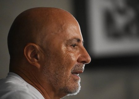 Sampaoli estuda elenco, mas acerto está distante; Santos se movimenta por alternativas