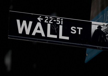 Bolsas dos EUA caem com preocupação sobre independência do Fed