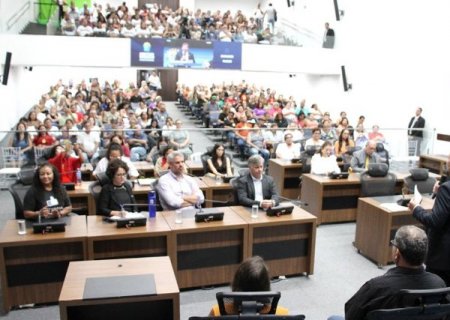 Educadores defendem investimentos e valoriza&ccedil;&atilde;o em audi&ecirc;ncia p&uacute;blica