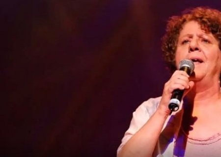 Morre a cantora e compositora Cristina Buarque