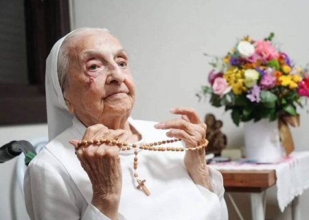 Morre freira gaúcha considerada a pessoa mais velha do mundo