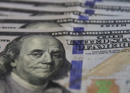 D&oacute;lar e bolsa caem ap&oacute;s volta do tarifa&ccedil;o de Trump e impasse sobre IOF