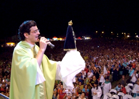 Há 17 anos Padre Reginaldo Manzotti visitava Ivinhema