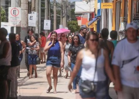 Governo adia mais uma vez novas regras do trabalho em feriados no com&eacute;rcio