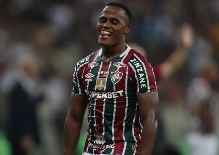 Wolverhampton acena com proposta e tem interesse em Arias, do Fluminense