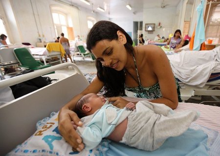 Lei amplia licença-maternidade após internações prolongadas