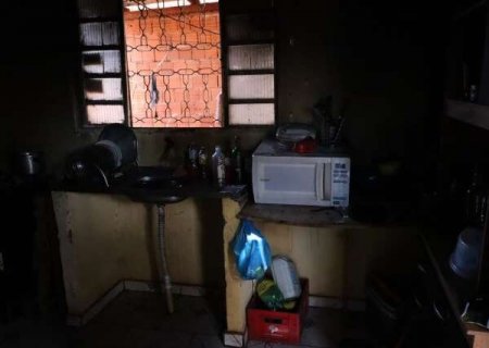 &ldquo;Se n&atilde;o sair em 10 minutos, queimo tudo&rdquo;, disse ex antes de incendiar casa