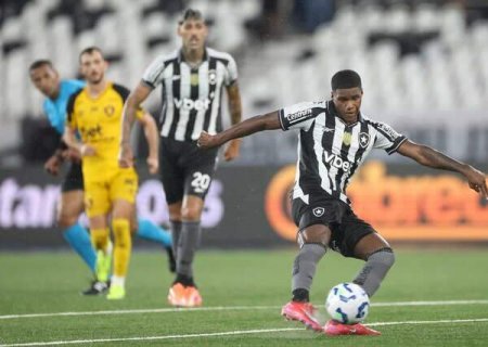 Kadir brilha com dois gols e garante vit&oacute;ria do Botafogo sobre o Sport