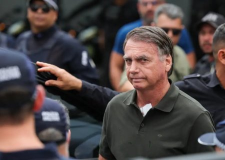 Defesa de Bolsonaro reitera pedido por cirurgia e prisão domiciliar
