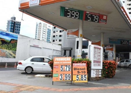 Petrobras baixa preço da gasolina há um ano, mas postos da Capital aumentam