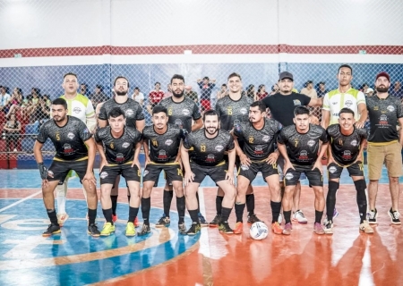 Ginásio lotado e grandes jogos marcam abertura da Copa de Férias em Angélica