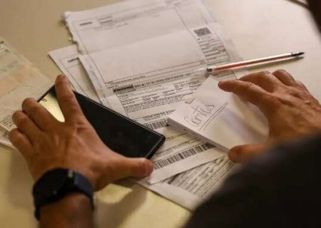 Sal&aacute;rio m&iacute;nimo de R$ 1.621 come&ccedil;a a ser pago nesta segunda-feira