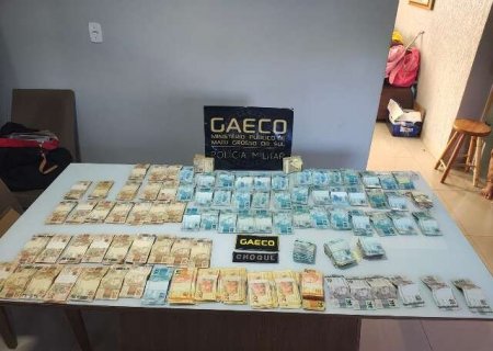 Gaeco recolhe pilhas de dinheiro vivo em ofensiva contra corrup&ccedil;&atilde;o em 4 cidades