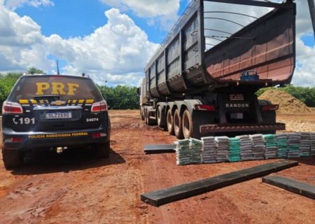 PRF apreende 182 kg de cocaína escondida em caminhão de minério