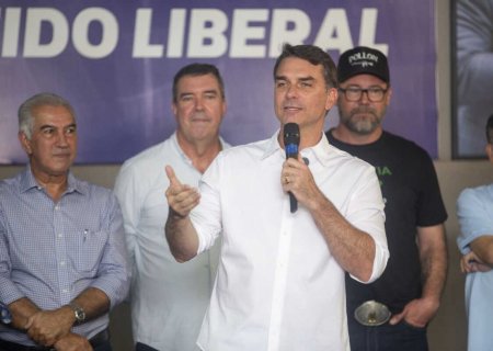 'Gordinho do Bolsonaro' e Pollon saem em defesa de Flávio após conversas com Vorcaro
